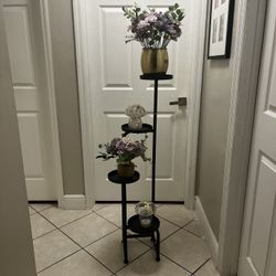 New Black Metal Plant Stand ( Decor Not Included) 