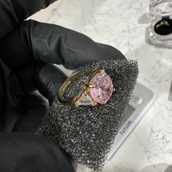💖 10K Gold Pink Stone Ring – Elegant 3-Stone Design