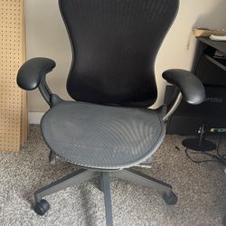 Office Chair - Herman Miller - Mirra 2 - Black