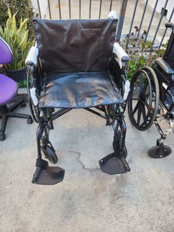 18 In And 24 In Wide Wheelchairs NEW