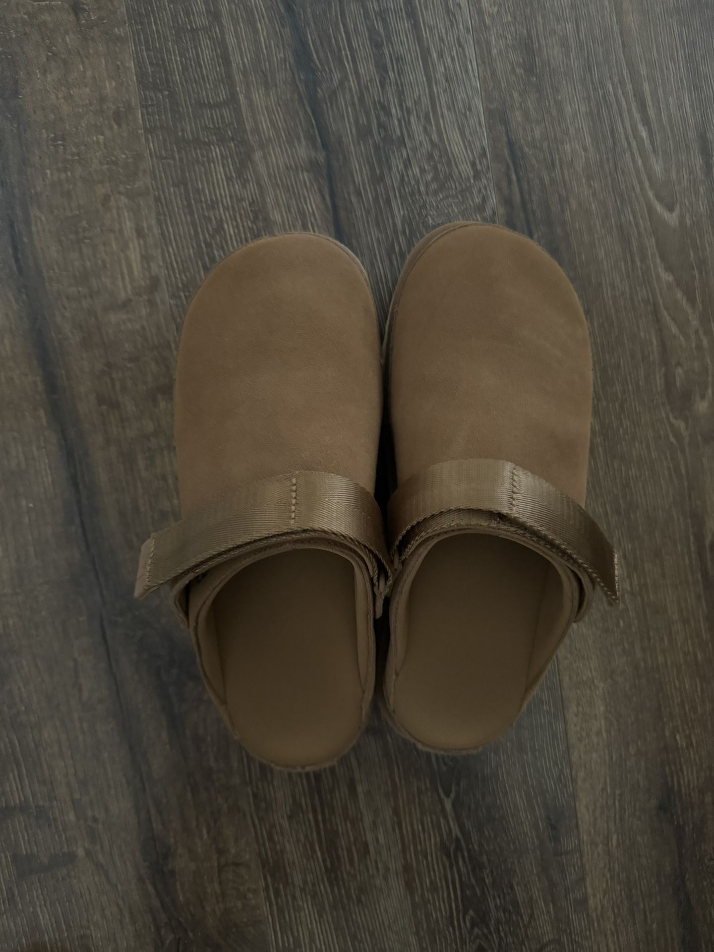 Womens UGG® Goldenstar Clog - Chestnut