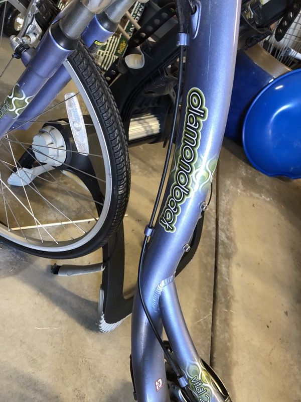 Shimano 7 speed vital 2 diamondback bike from Costco for Sale in Willowbrook IL OfferUp
