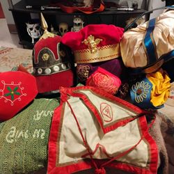Vintage Mason Hats Belts Aprons Tapestry Paperwork,Ect ecl t