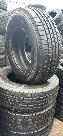 245/75R17 LT Michelin vendo 4 llantas con 95% de vida las 4