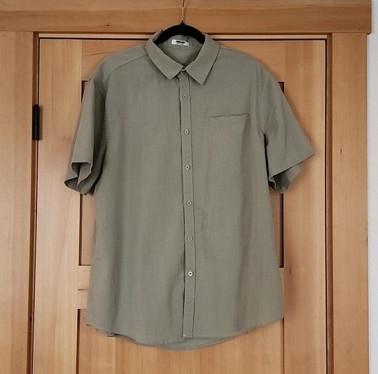 XL Short Sleeve Button Down Shirt