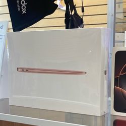 13”MacBook Air M1 256SSD. New 