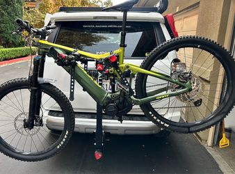 $2,450 E-Mountain Bike Giant Trance