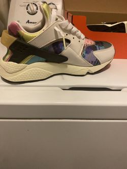 Women’s Huarache Sneakers Size 8.5