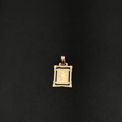 14k Gold Pendant Vintage Engraved acquires 1.9 grams