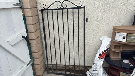 Metal gate 34x62 1/4