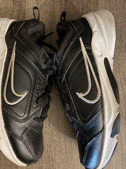 Black nike shoes size:8 for women firm price