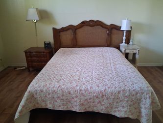 Complete queen size bedroom set