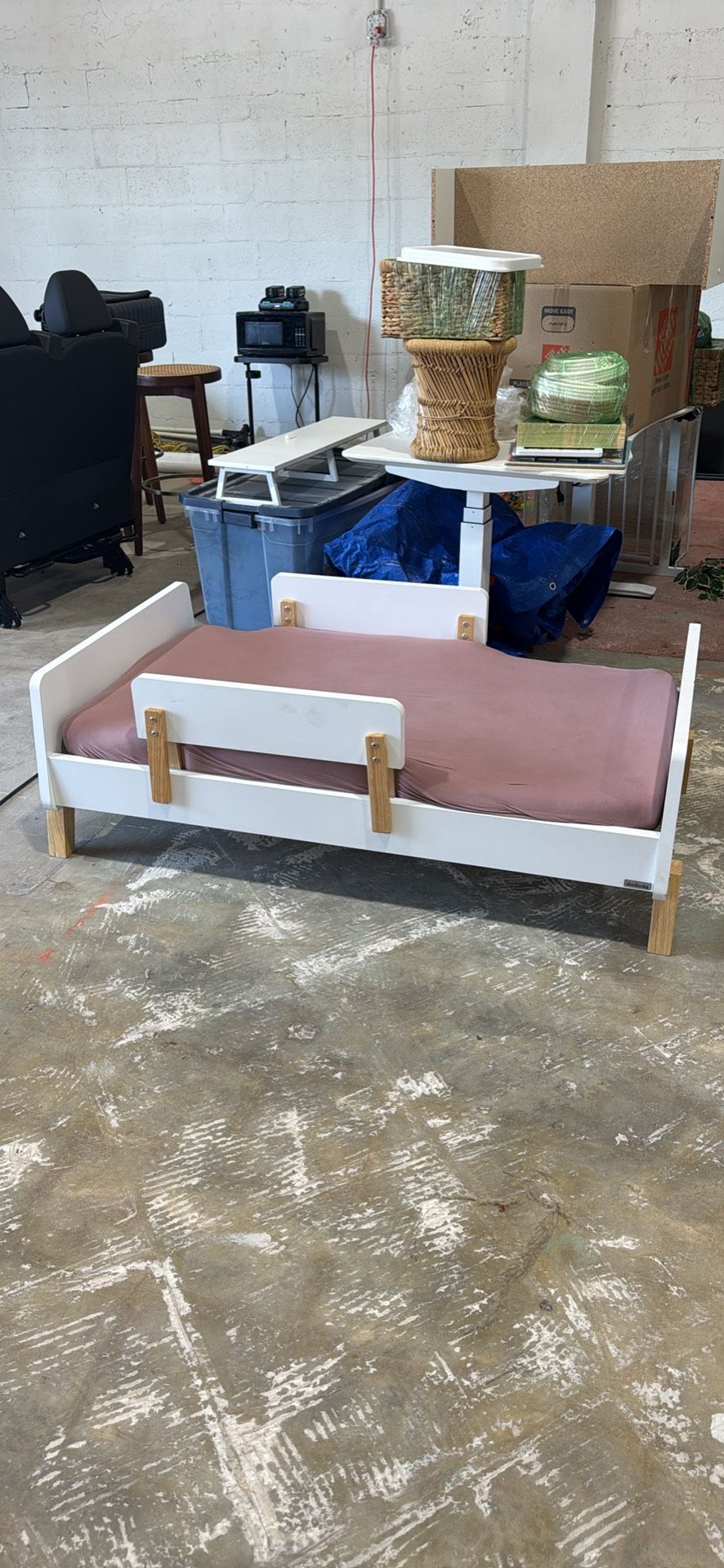 Toddler bed