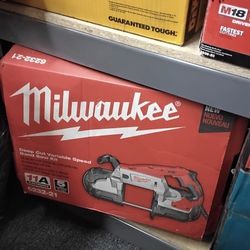 MILWAUKEE DEEP CUT VARIABLE SPEED BAND SAW KIT