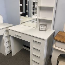 New Small Make Up Vanity Desk With Mirror & Lights