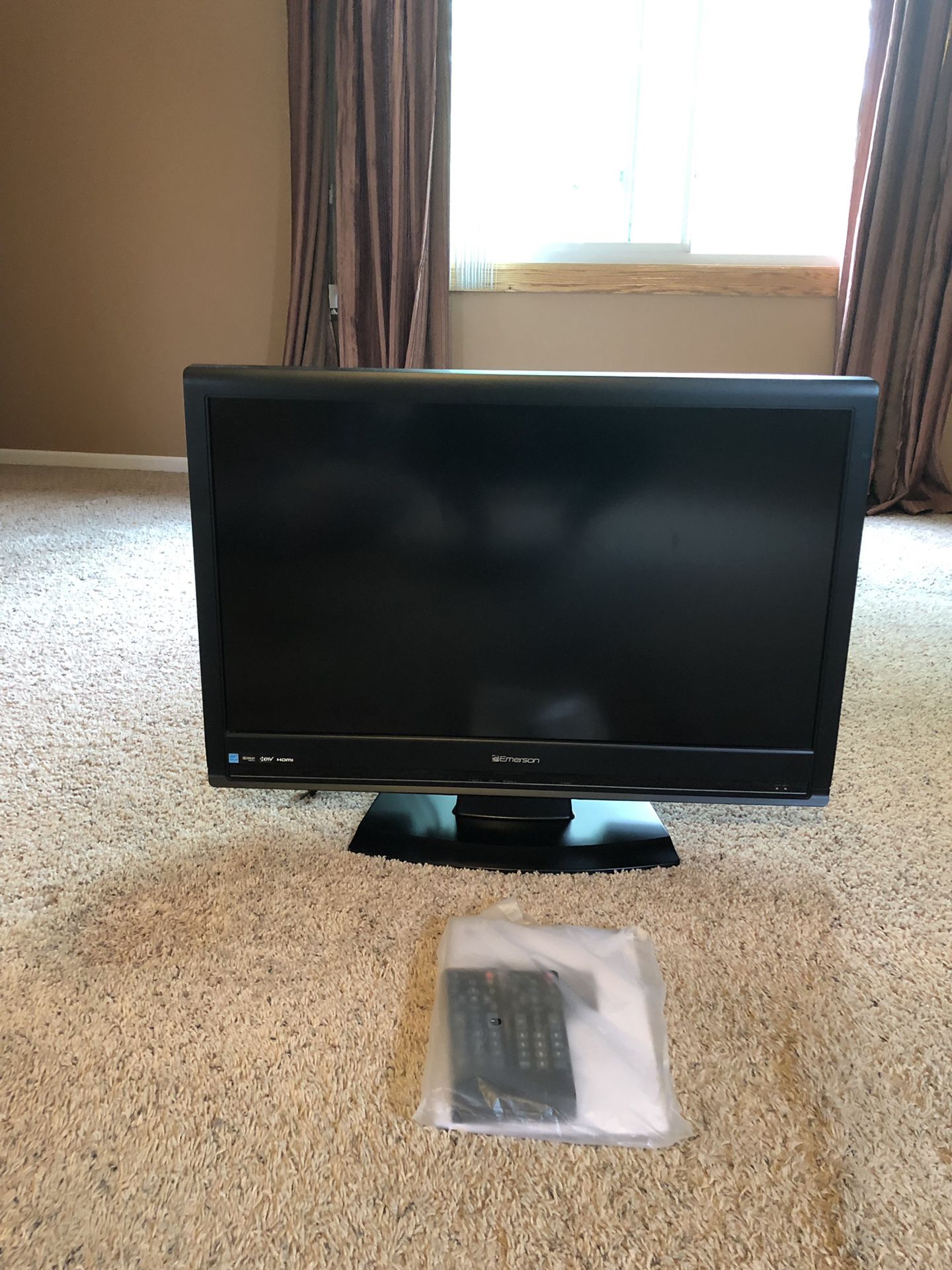 Emerson 32” Flat screen TV