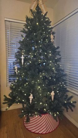 Tree Collar, Xmas Pillows 