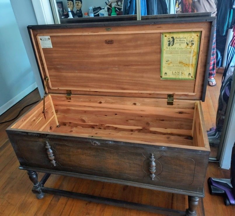 Very Nice Antique Cedar Hope Chest