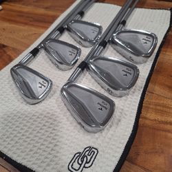 Junior Bridgestone TourStage VIQ 5-PW Iron set with https://offerup.com/redirect/?o=Ti5TLlBybw== 850GH lightweight R-flex shafts.