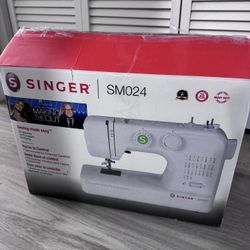 Singer SM024 sewing machine(open Box)