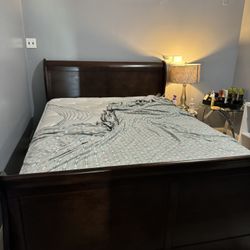 Queen Size Bed With Mattress 