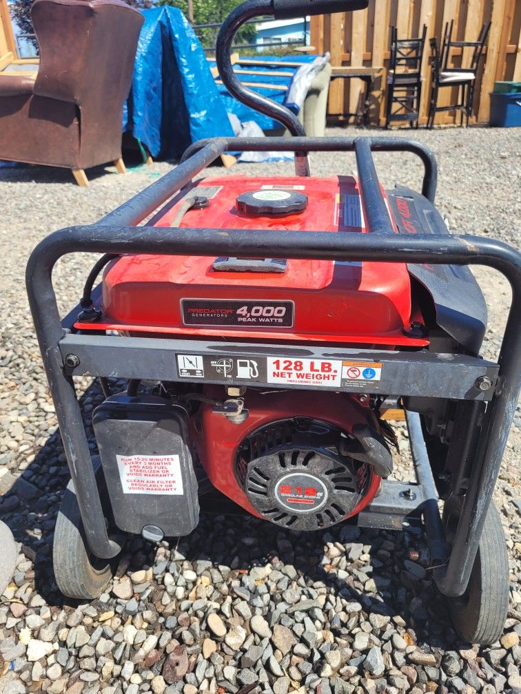 Predator generator 4000 W.