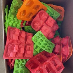 Molds 10- 4$
