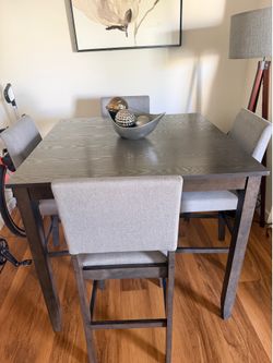 High top dinning table for 4!!
