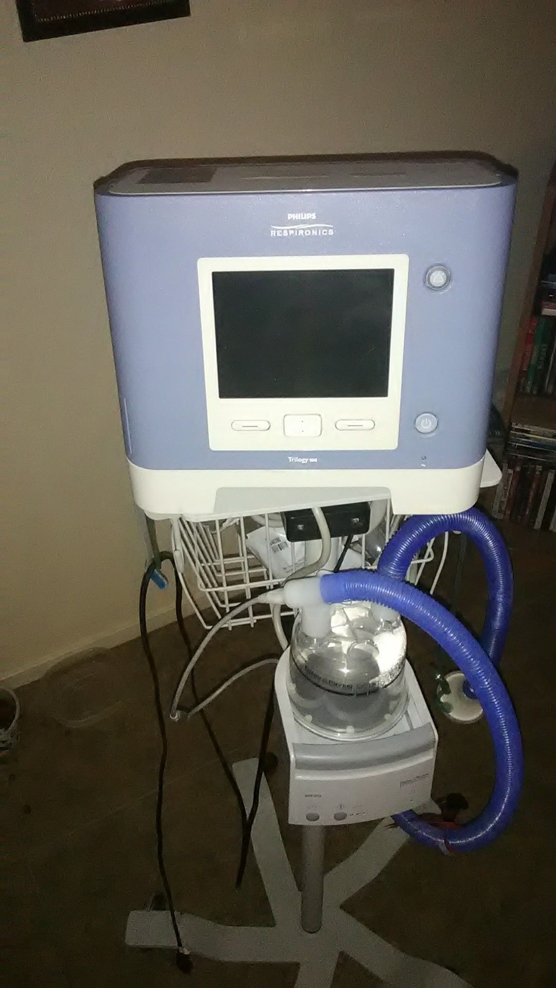 CPAP machine. It's made by Philips respironice