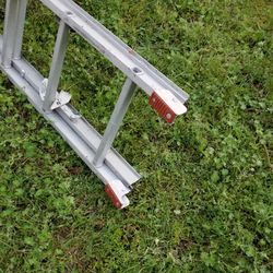 20 Foot Aluminum Ladder With Accessories 