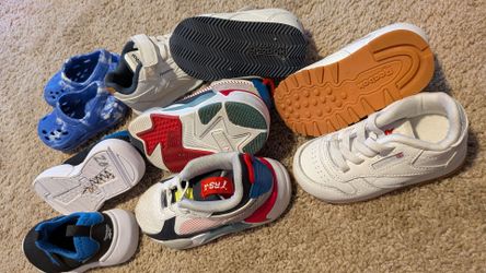 Toddler shoes/Clothes