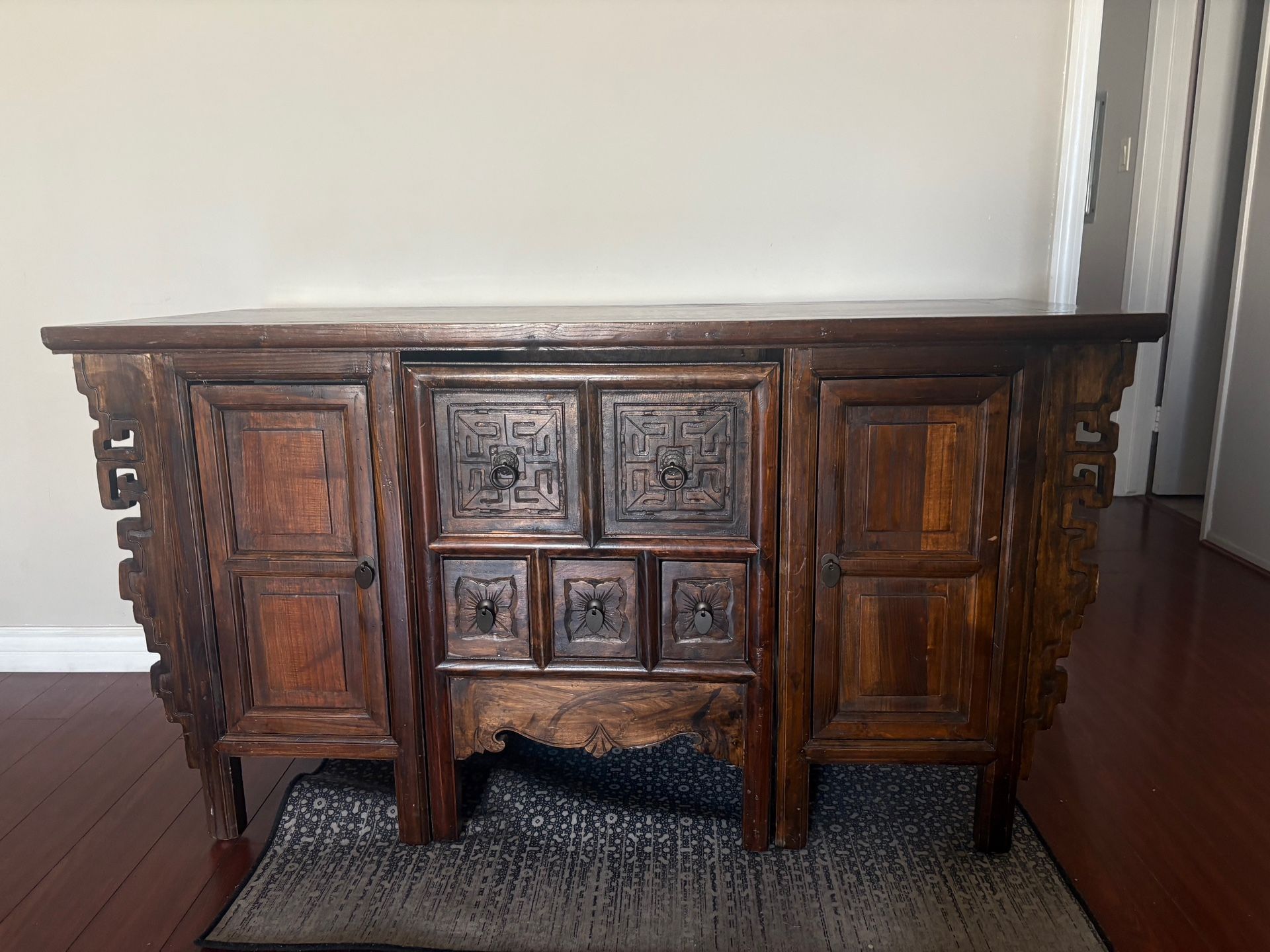 Vintage Solid Wood Desk & Chair – Charming & Elegant  
