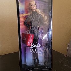 The Barbie Look City Shopper Black Label Doll Knit Dress Blonde Mattel 2012