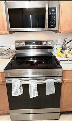 Top of the line Smart Samsung Standalone Electric Stove/Oven & Range Microwave
