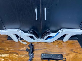 Nintendo Wii Controller Bundle with Accessories