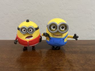 2 Minion action figures