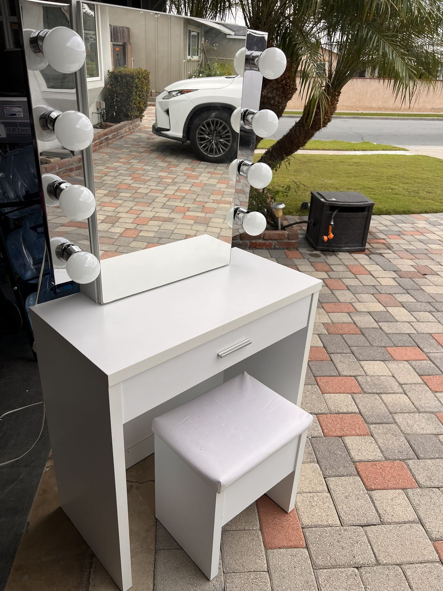 Vanity Makeup Desk with Mirror
