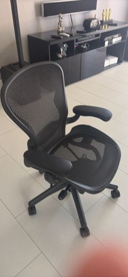 Herman Miller Aeron Chair (Size B)