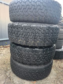 2023 jeel gladiator gomas con rines Lt285/75r17 bfgoodrich all-terrain t/a KO2
