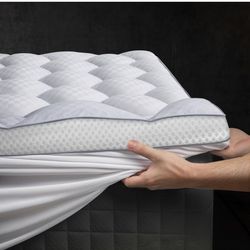 3 Inch Ultra-Fluffy Memory Foam Mattress Topper Queen for Back Pain, Soft Comfy Pillow Top Queen Mattress Topper with 4X Support, Mattress Pad with Br