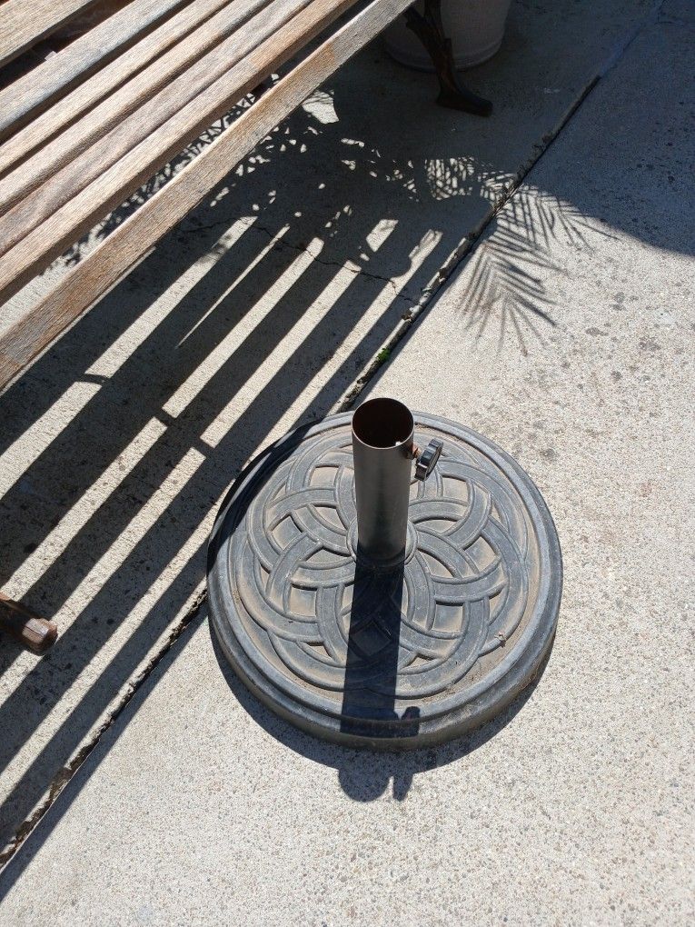 Umbrella Stand Heavy Duty! Must Go!