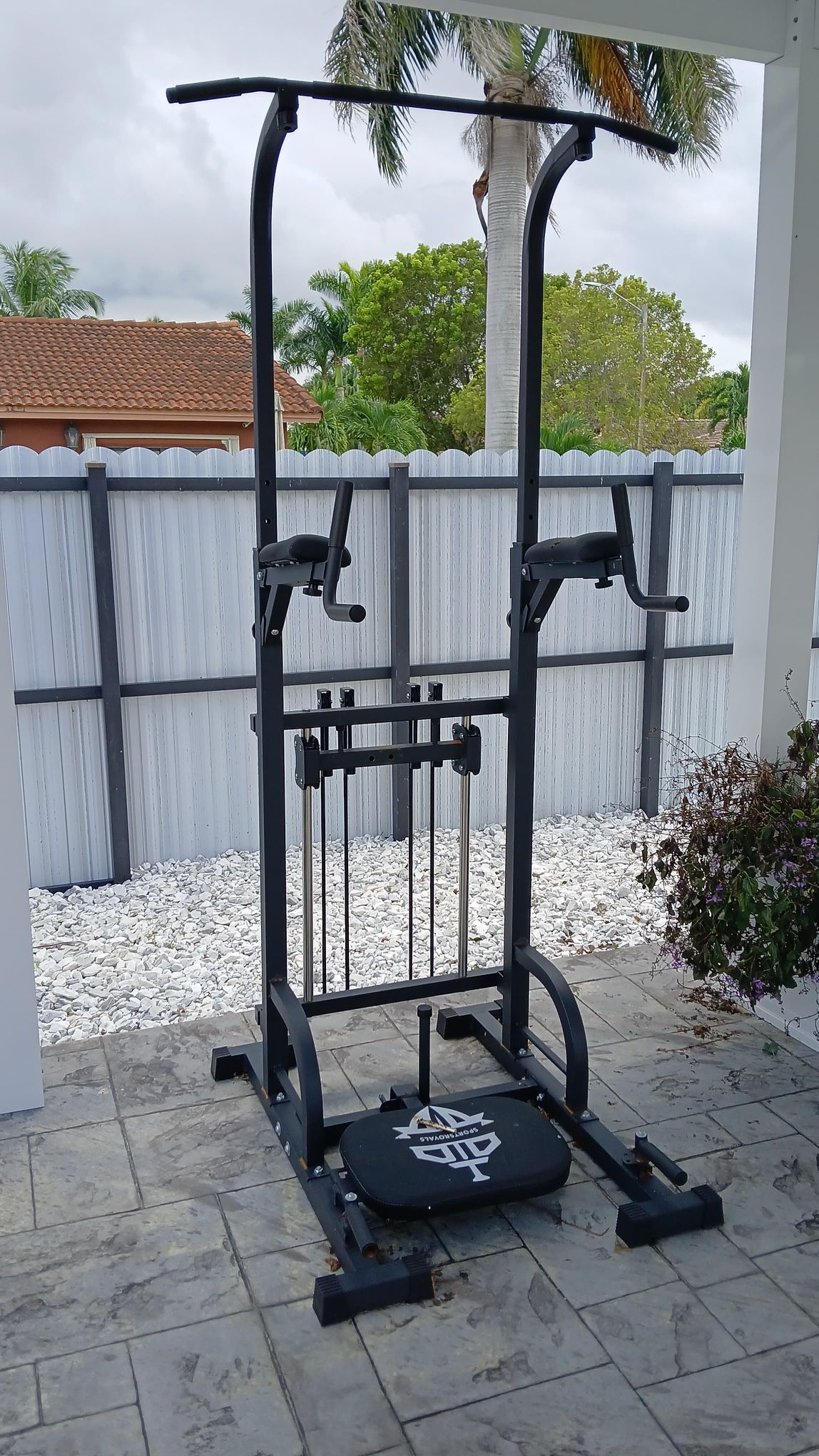 Gym Rack Pull Up Like New