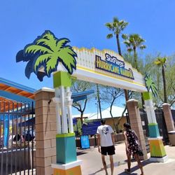 Hurricane Harbor 