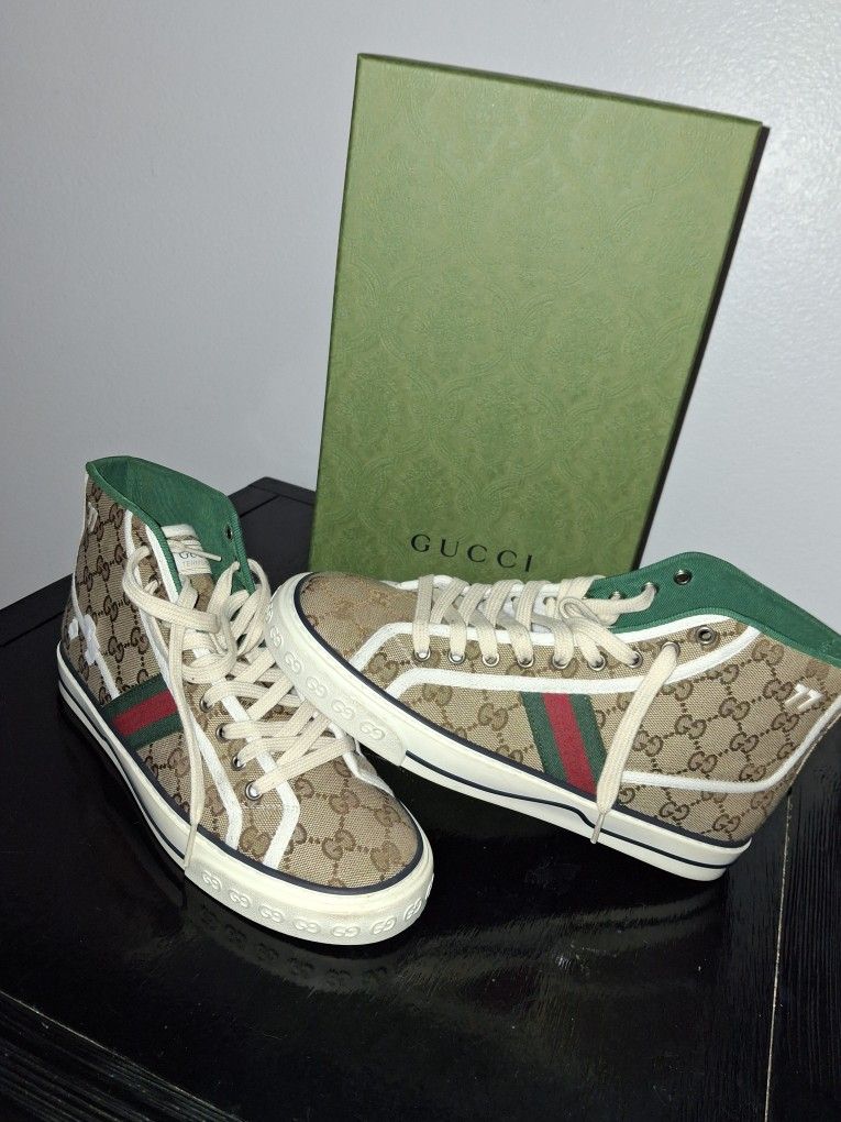 AUTENTIC.  GUCCI SHOES. 