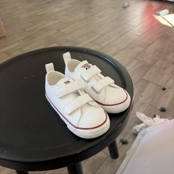 Toddler Size 8 Converse Chuck Taylor