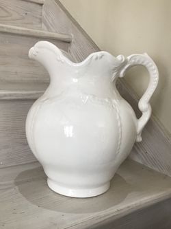 Arnels large pitcher white