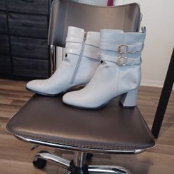 Brand New Woman Boots 