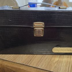 NINTENDO VINTAGE ORIGINAL  CASE/GAMES/CONTROLLER