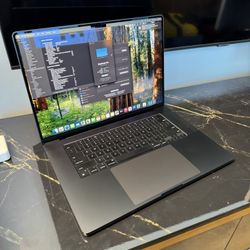 Apple 16” MacBook Pro M3 Pro Chip 18GB Ram 512SSD! Covered under AppleCare+
