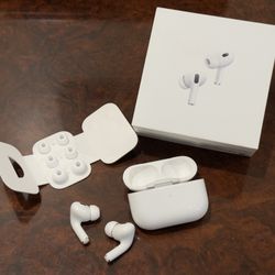 AirPods Pro 2 With Wireless Charging Case And OTTERBOX Silicone Case